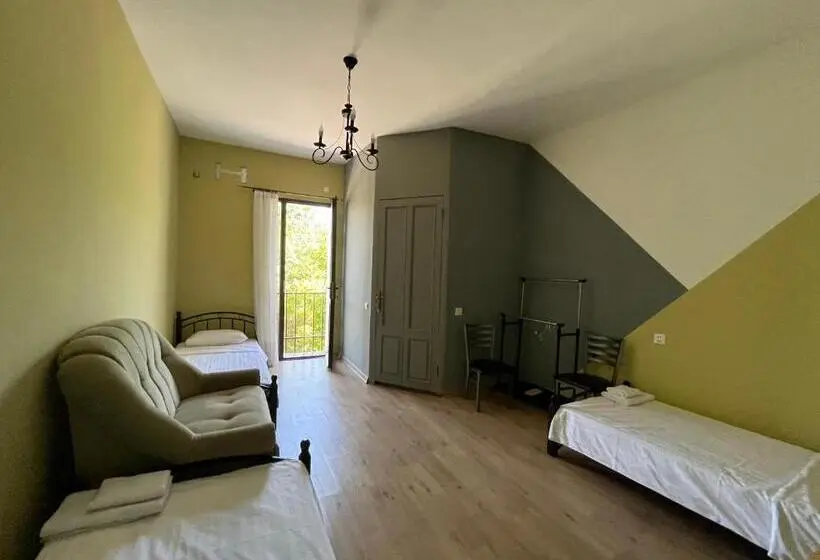 اتاق استاندارد سه تخته با بالکن, Azoyan Holiday Resort