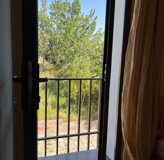 标准间带阳台, Azoyan Holiday Resort