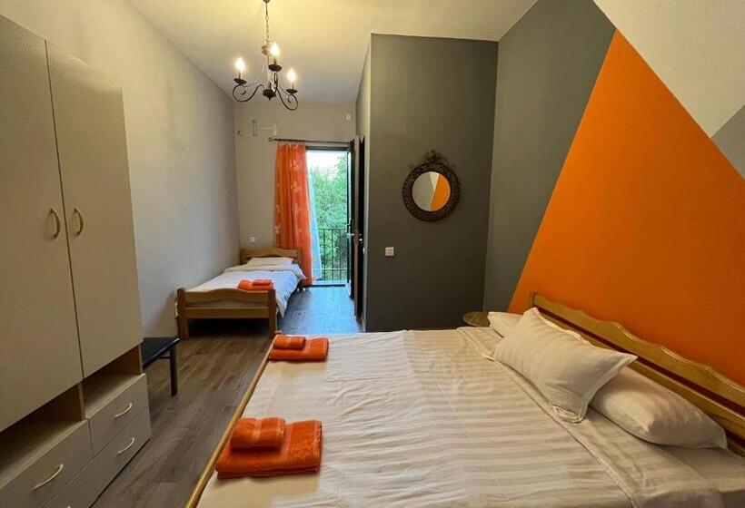 标准间带阳台, Azoyan Holiday Resort