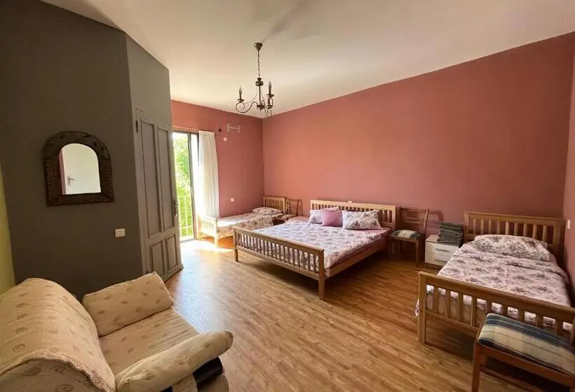 اتاق استاندارد چهارنفره با بالکن, Azoyan Holiday Resort