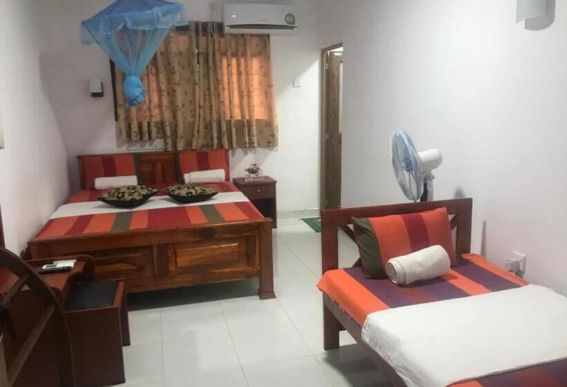 Economy Triple Room, Camorich