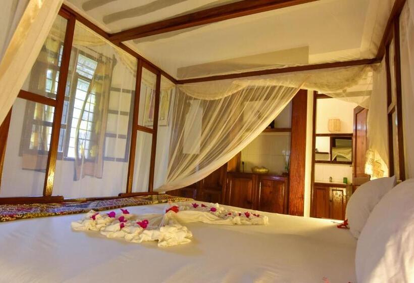 带阳台的三人标准间, Mangrove Lodge