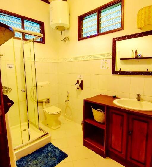 带阳台的三人标准间, Mangrove Lodge