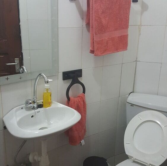 اتاق لوکس, Phenicia Motel