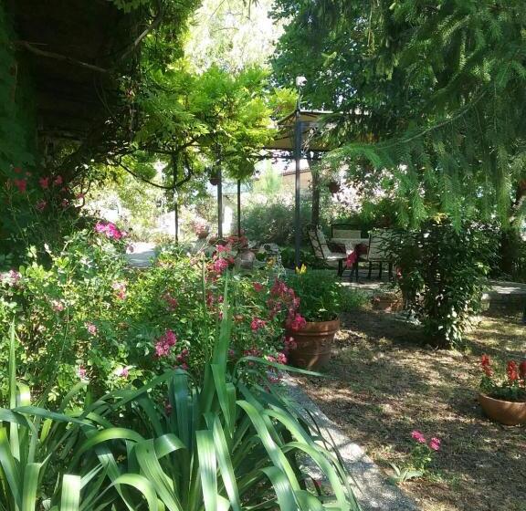 جناح مطلّ علي الجبل, Dimora Nuvole Di Confine