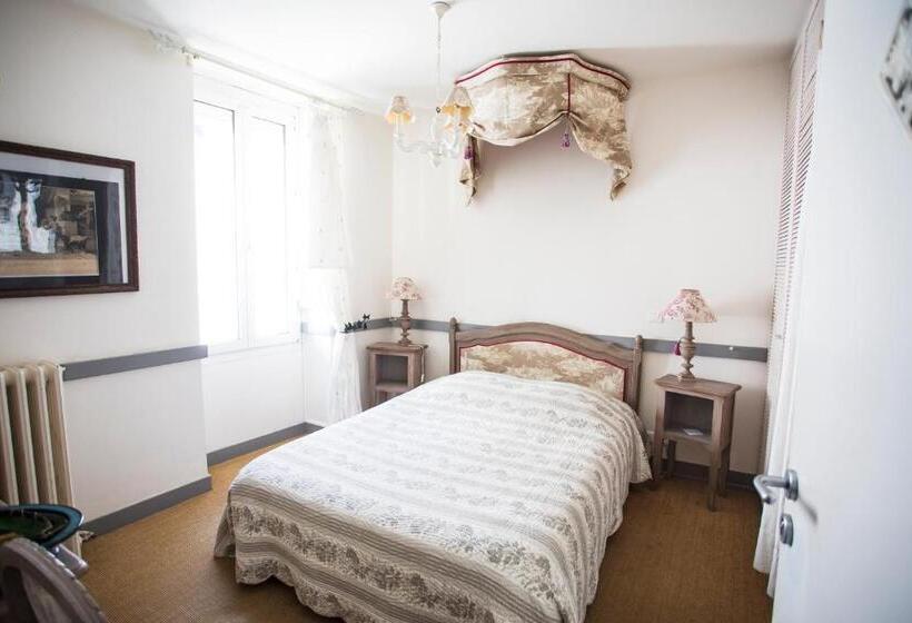 חדר סטנדרט, Mary Boat Trip