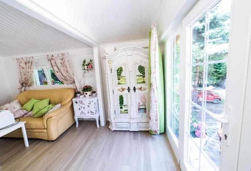 خانه 2 خوابه, 12 A Strada Voltaire