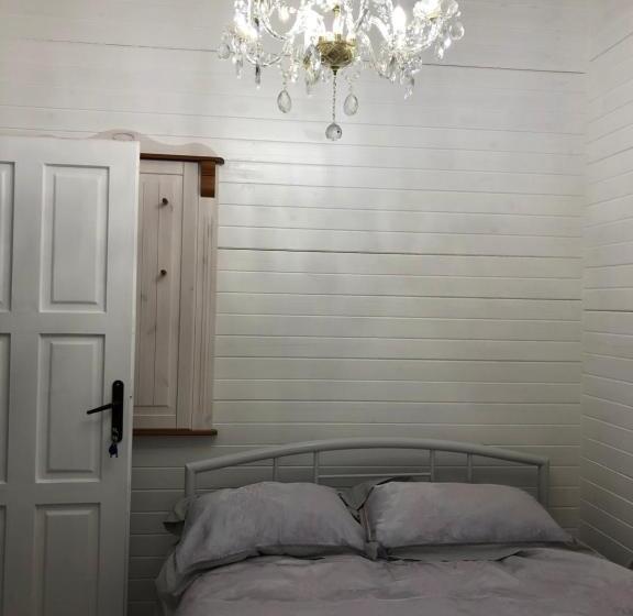 خانه 2 خوابه, 12 A Strada Voltaire