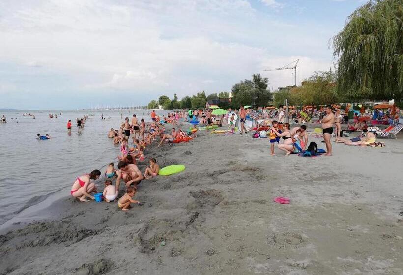 Полулюкс Вид на Сад, Anna Apartman