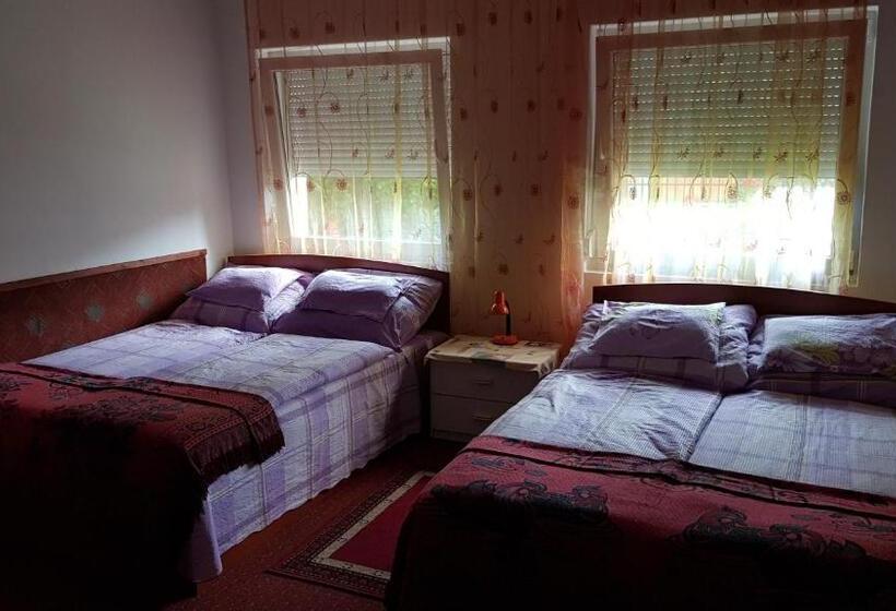 Classic Quadruple Occupancy Room, Mészöly Vendégház