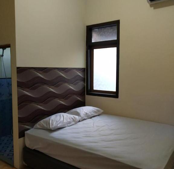 Deluxe Rum, Thalia Guesthouse Ijen   Bromo & Sukamade Tour