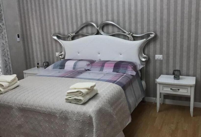 اتاق راحتی سه تخته, Donna Margharet