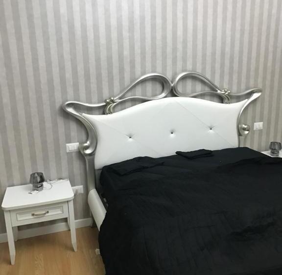 اتاق راحتی سه تخته, Donna Margharet