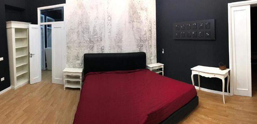 اتاق سوپریور خانوادگی, Donna Margharet