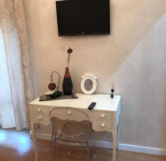 اتاق خانوادگی, Donna Margharet