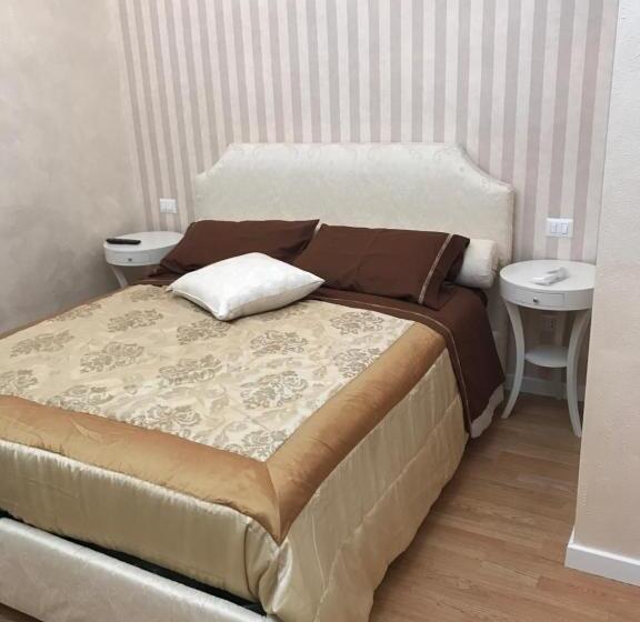 اتاق خانوادگی, Donna Margharet