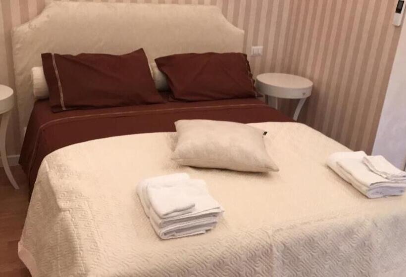 اتاق خانوادگی, Donna Margharet