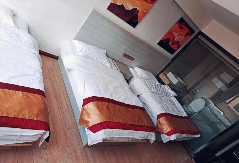 Standard Kolmen Hengen Huone, Juli Boutique