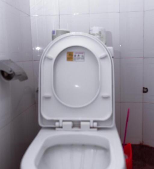 이코노미 룸, The Paradise In Kilimanjaro