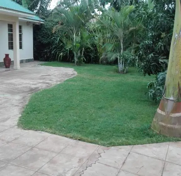 آپارتمان 3 خوابه, The Paradise In Kilimanjaro