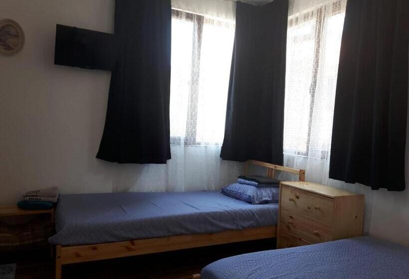 חדר משפחתי, Guest House Antique