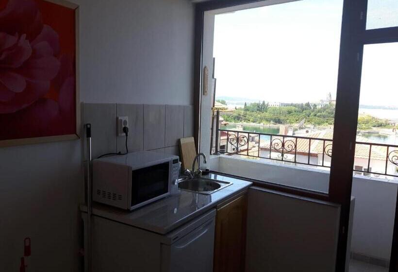 חדר משפחתי, Guest House Antique