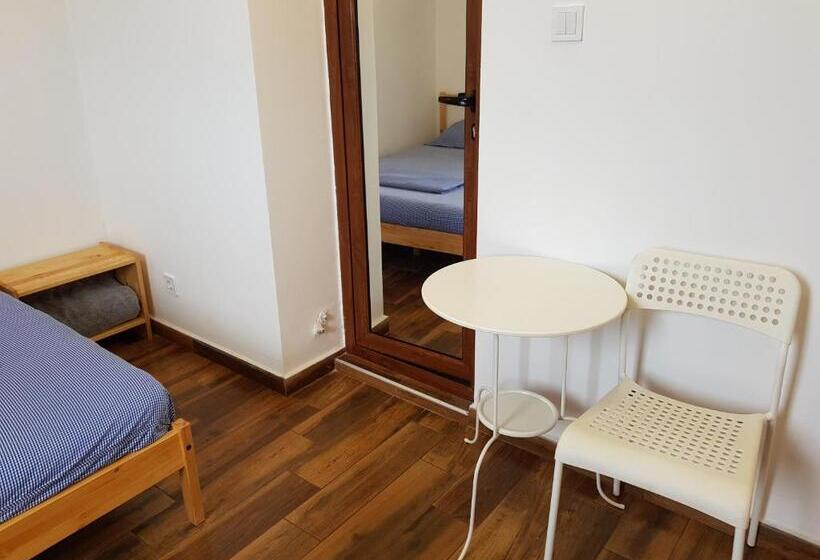 חדר משפחתי, Guest House Antique