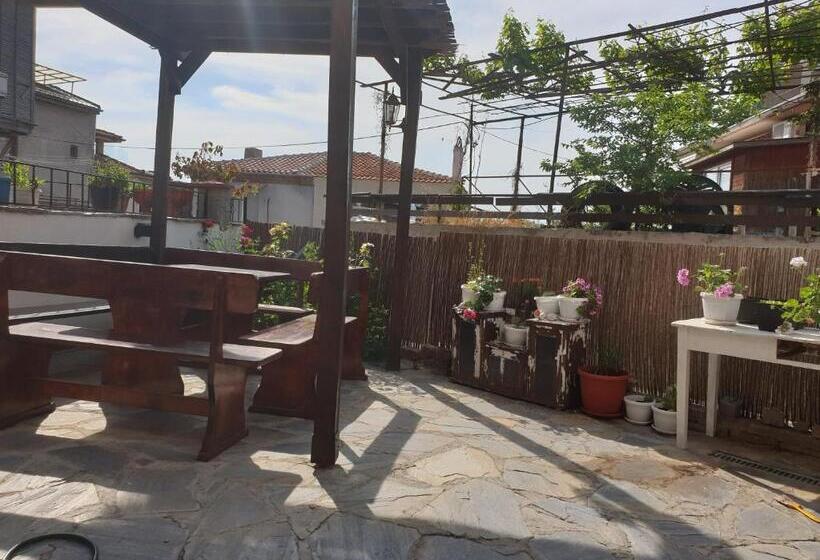 חדר משפחתי נוף לים, Guest House Antique