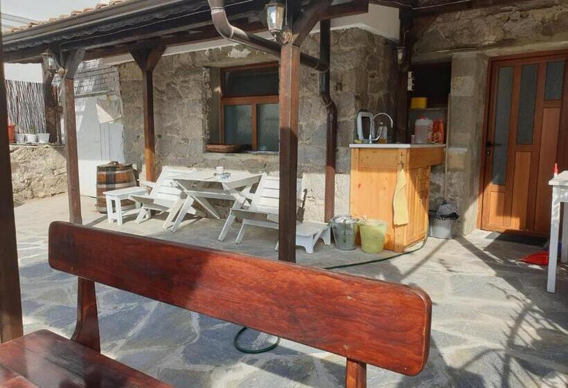 חדר משפחתי נוף לים, Guest House Antique