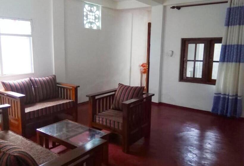 キングサイズベッドのスタンダードルーム, Hansa Villa