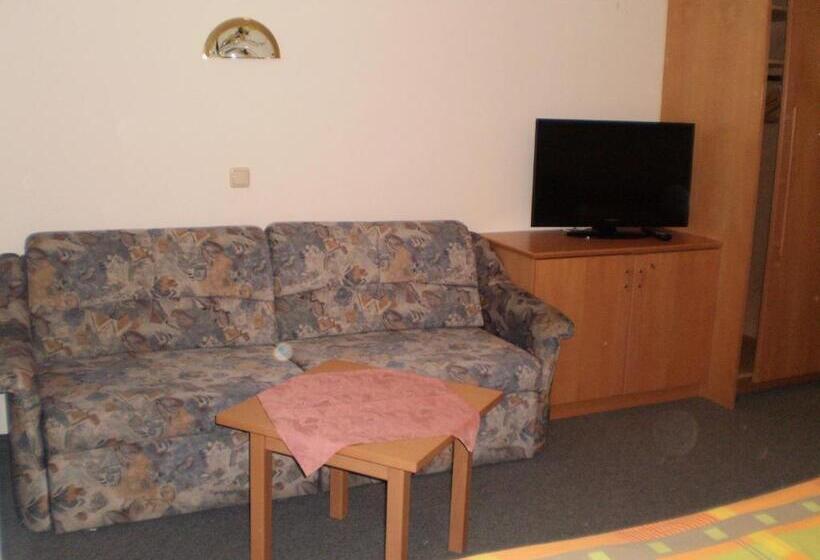 חדר סטנדרט לשלושה עם מרפסת, Gasthof Pension Strassreith