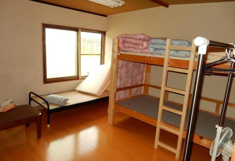 Кровать в Общей Комнате, Guest House Nisshin
