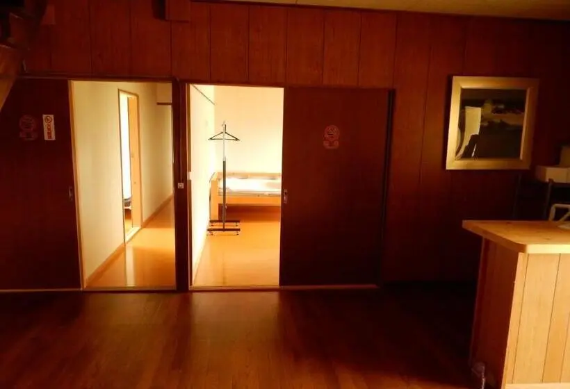ルームシェアのワンベッド, Guest House Nisshin