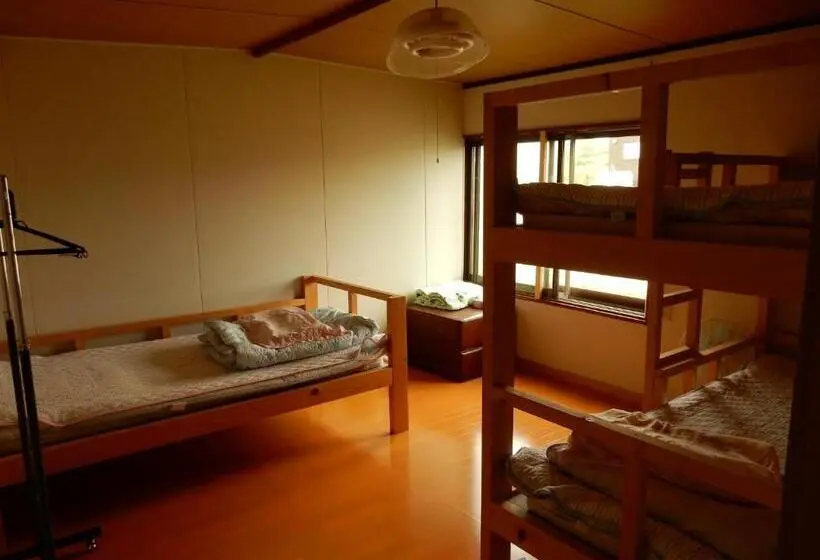 ルームシェアのワンベッド, Guest House Nisshin