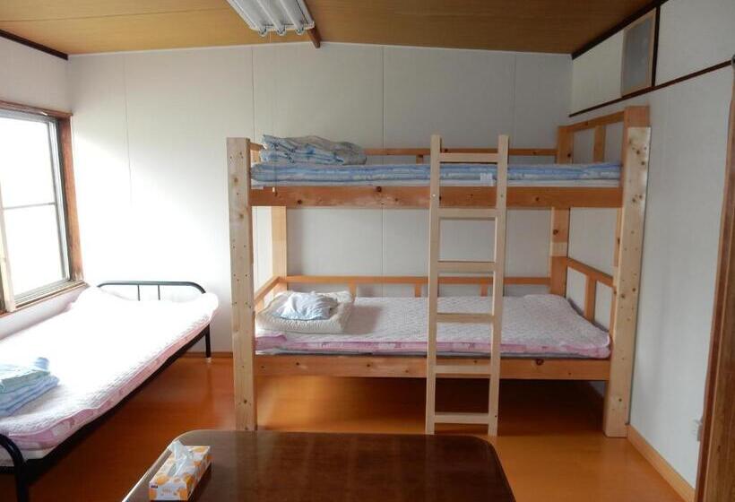 Кровать в Общей Комнате, Guest House Nisshin