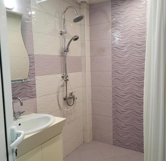 חדר סטנדרט לשלושה עם מרפסת, Primorski Briz Guest House