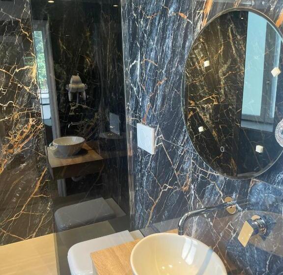 غرفة كومفورت, Il Tesoro Pompeiano