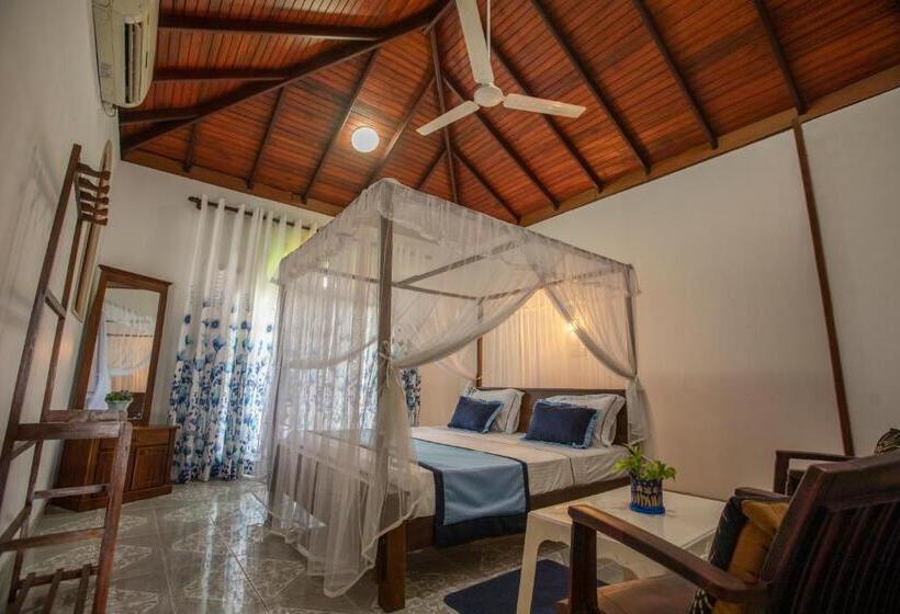 اتاق لوکس, Three Shades