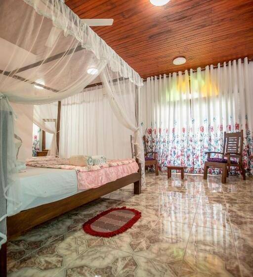 اتاق لوکس با تخت بزرگ, Three Shades