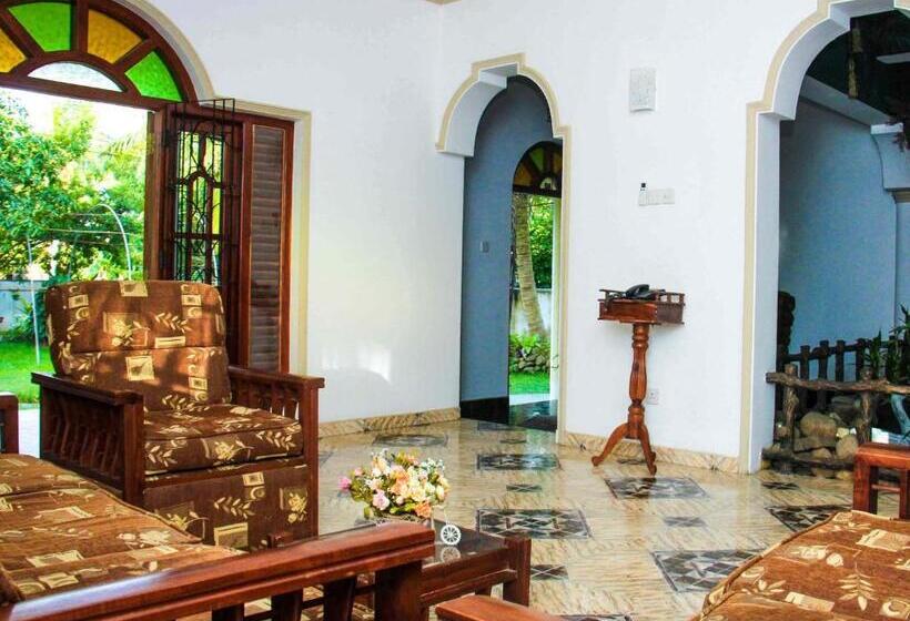 اتاق لوکس با تخت بزرگ, Three Shades