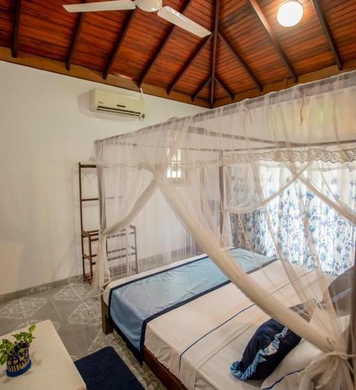 Quarto Deluxe, Three Shades