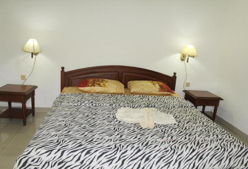 高级大房间, Yulia 1