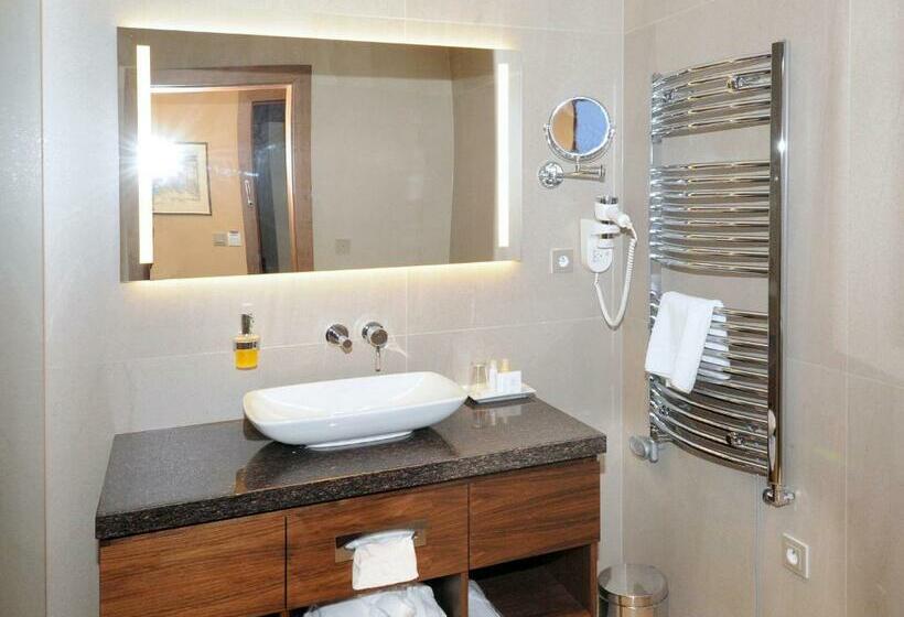 Номер Superior, Kramer