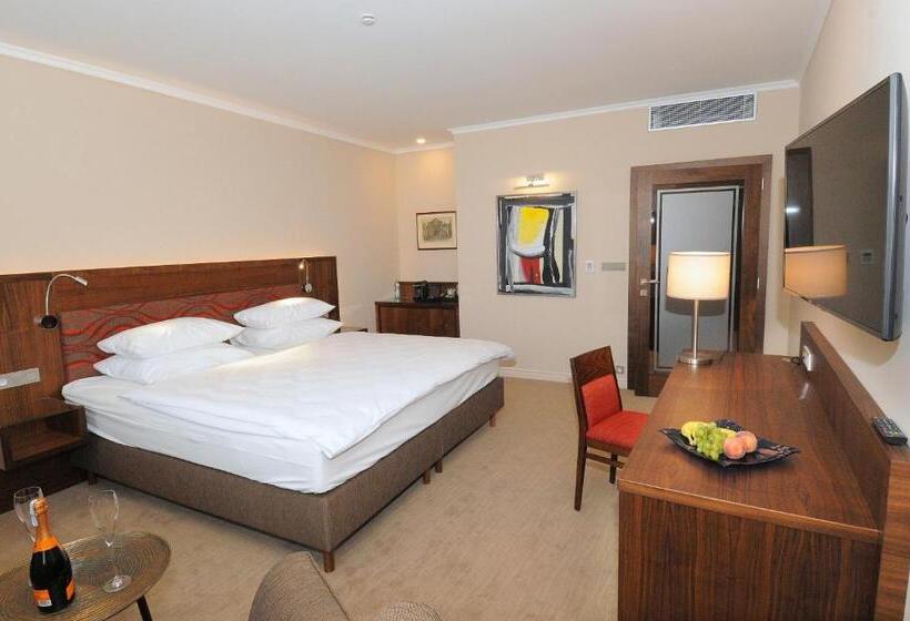 Номер Superior, Kramer