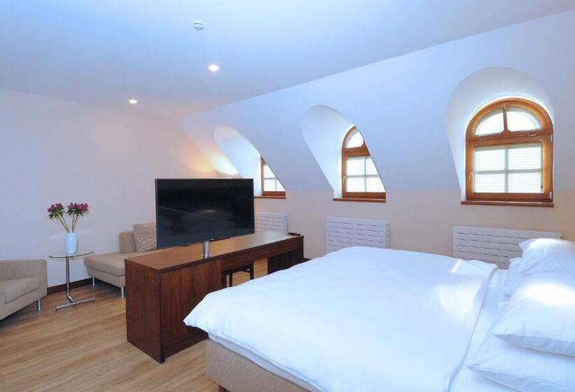 Номер Deluxe, Kramer