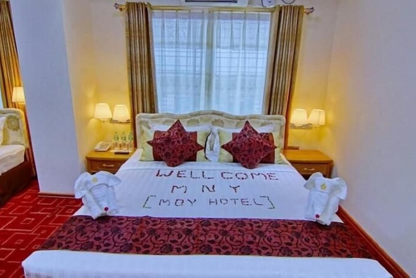 Superior Room, Myat Nan Yone