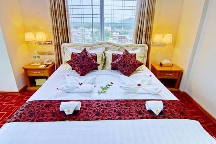 Deluxe Room, Myat Nan Yone