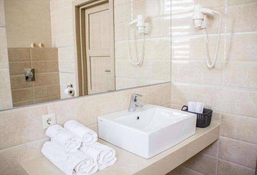 سوییت جونیور, Versailles