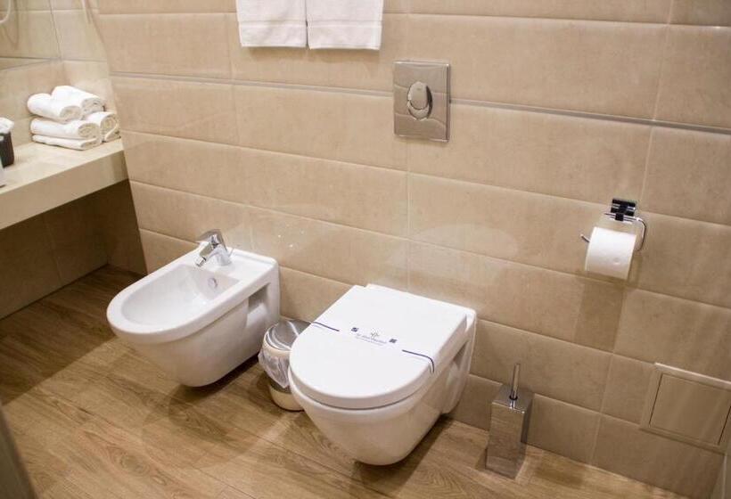 سوییت, Versailles