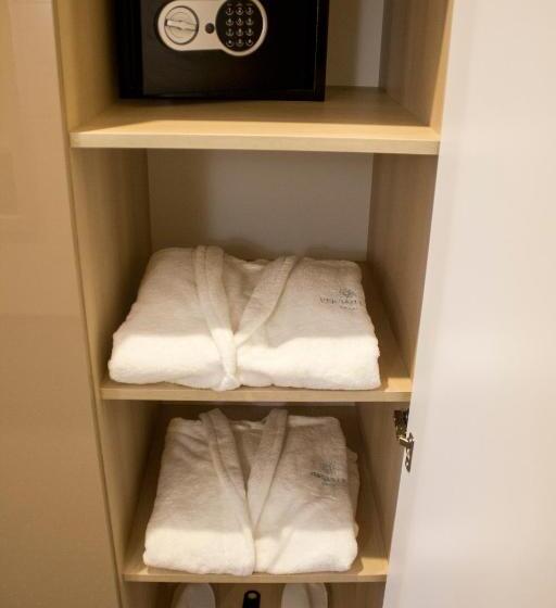 سوییت, Versailles